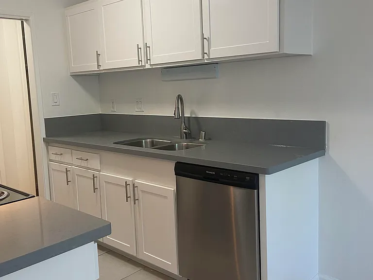 619 N San Mateo Dr #1-21 — Photo 5