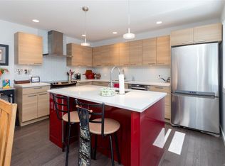 367 Vincent Ave, Saanich, BC V9A2G8