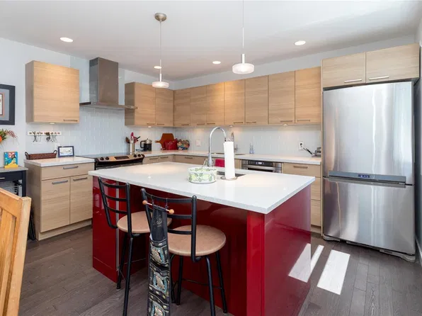 367 Vincent Ave, Saanich, BC V9A 2G8