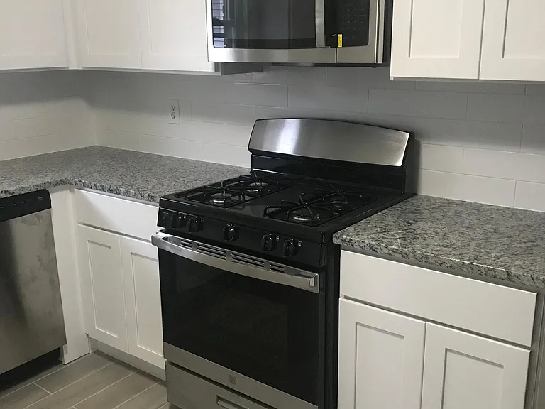 125 William St #2 — Photo 10