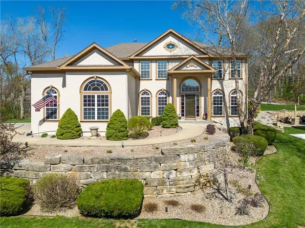 6117 Persimmon Ct, Parkville, MO 64152