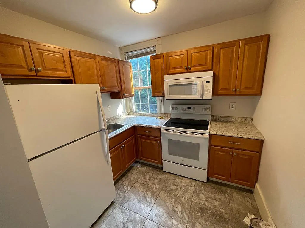 1 bed, 400 sqft, $2,145 — Photo 2