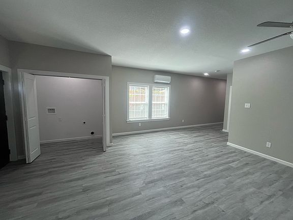 3rd image of 6282 Adelbert Dr