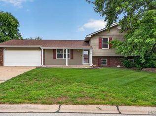 8 Vanguard Dr, Saint Peters, MO 63376