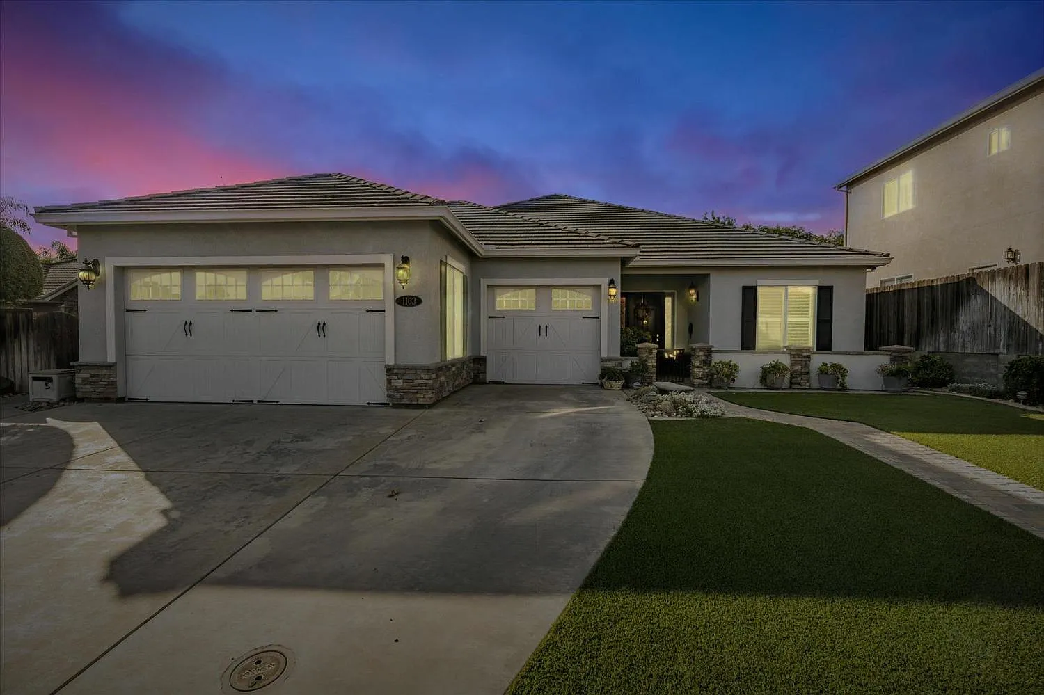 1103 Sea Breeze Dr photo 1