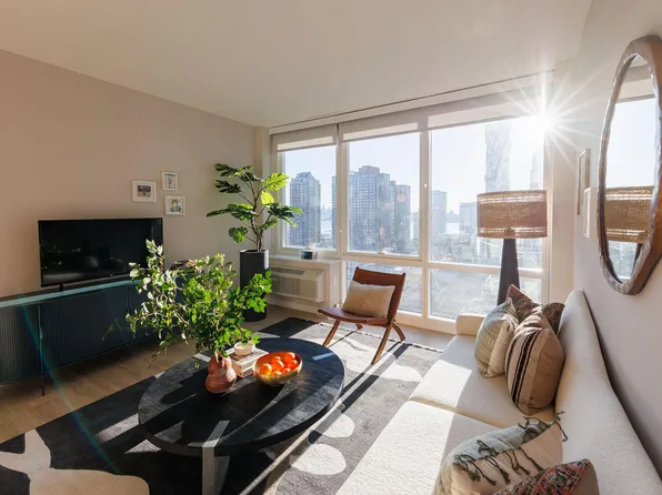 180 Morgan Street image 132 of 140