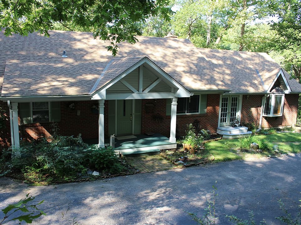 front entrance. 6 yr roof