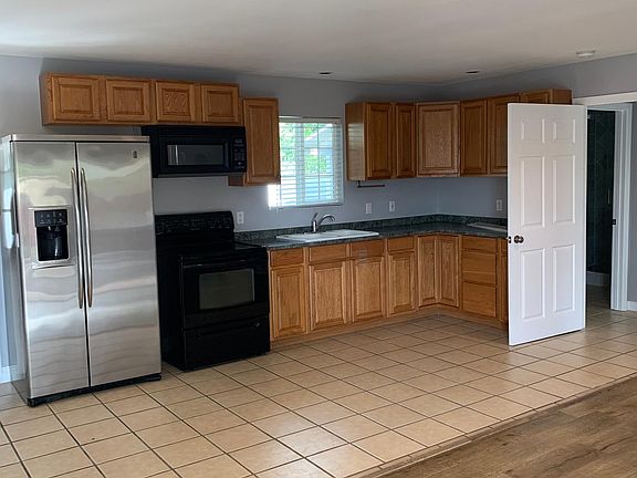 3rd image of 23311 Friar St