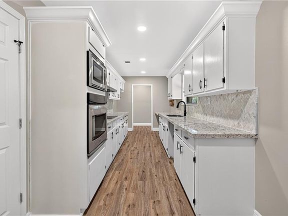 4th image of 37485 Pine St