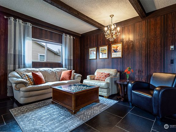 4th image of 207 Malcolm Street