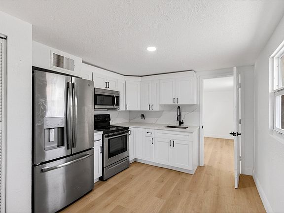 3rd image of 1537 E Breezy Lane