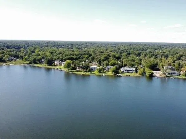 2733 Turtle Lake Dr, Bloomfield Hills, MI 48302