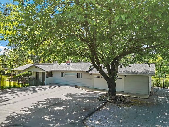 3rd image of 21743 Boyle Rd