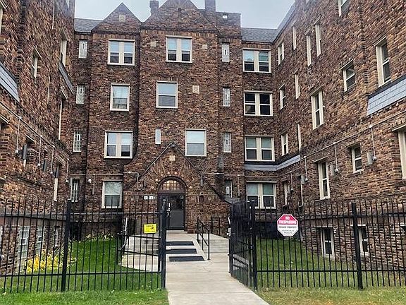 3rd image of 13641 Dexter Ave #111