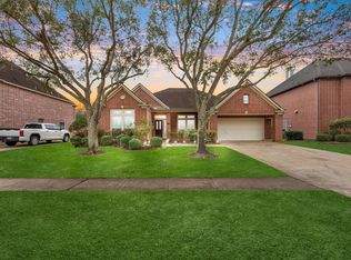 2014 Waters Edge Ct, Pearland, TX 77584