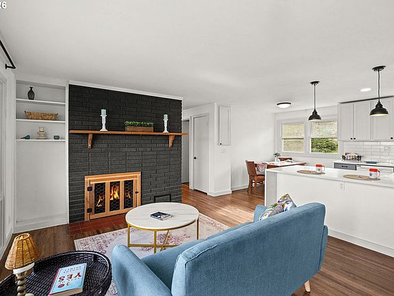 4th image of 715 SW 27th St