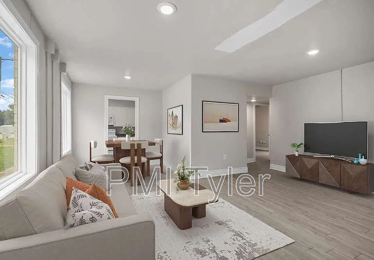 1806 W Oakwood St — Photo 1