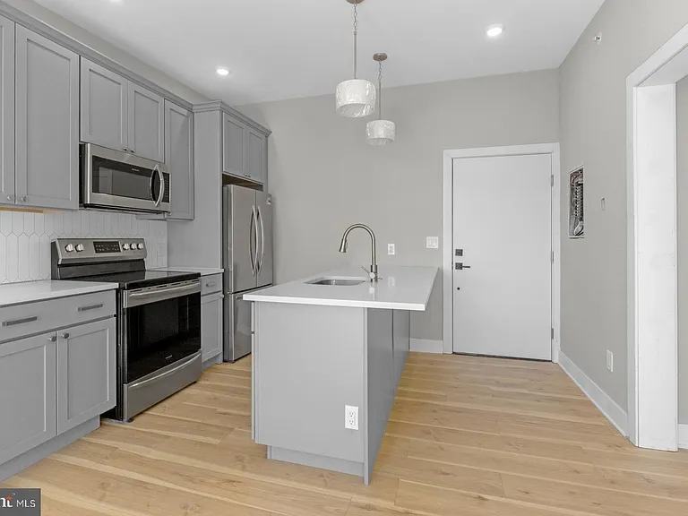1935 N 2nd St #202 — Photo 5