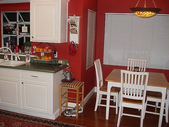 Kitchen/ Eat-in