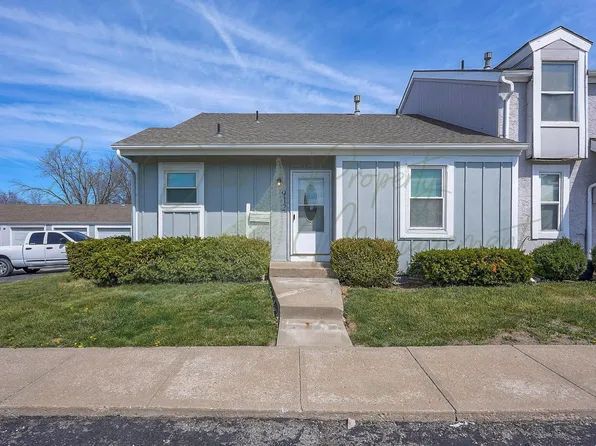 912 SE Hampton Ct, Lees Summit, MO 64063