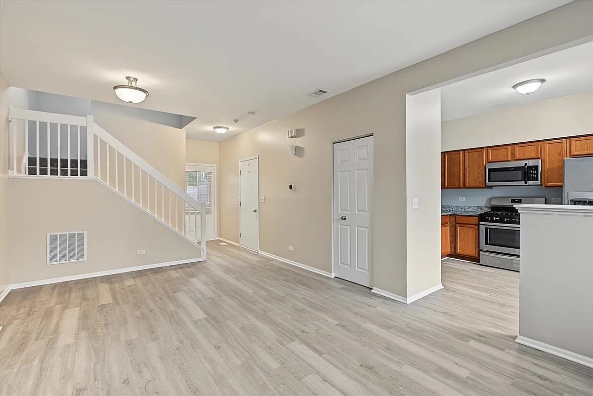 2 bed, 2.5 bath, 1288 sqft, $2,600 — Photo 4