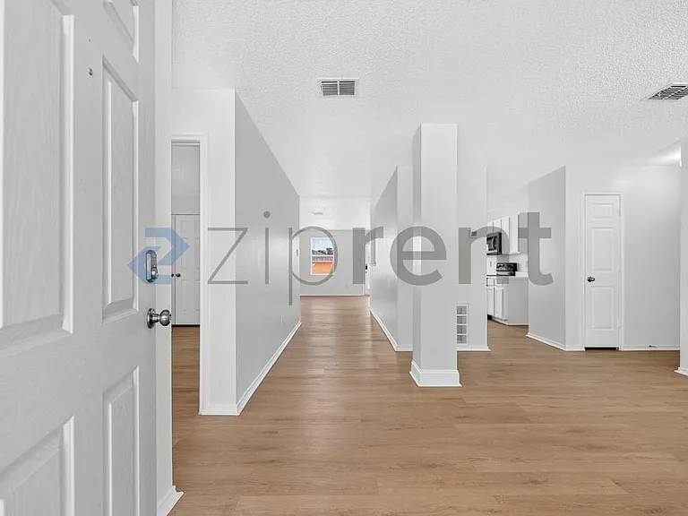 1320 Junction Run — Photo 4