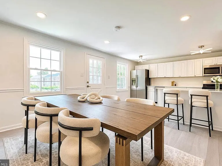 7950 Central Park Cir — Photo 1