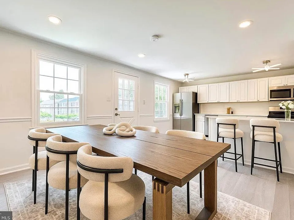 7950 Central Park Cir