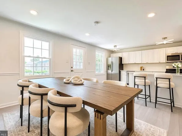 7950 Central Park Cir, Alexandria, VA 22309
