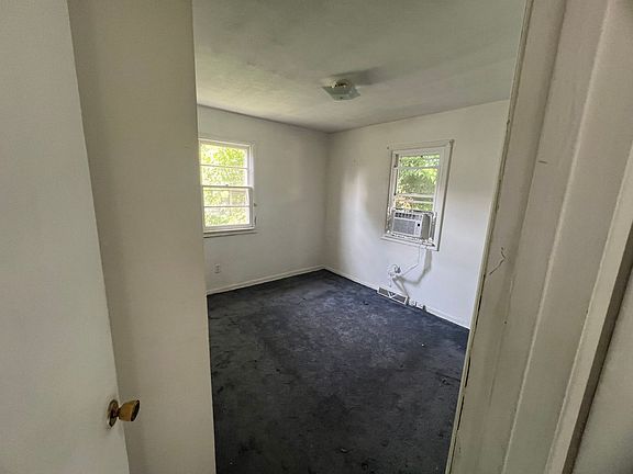 3rd image of 934 Jackson St
