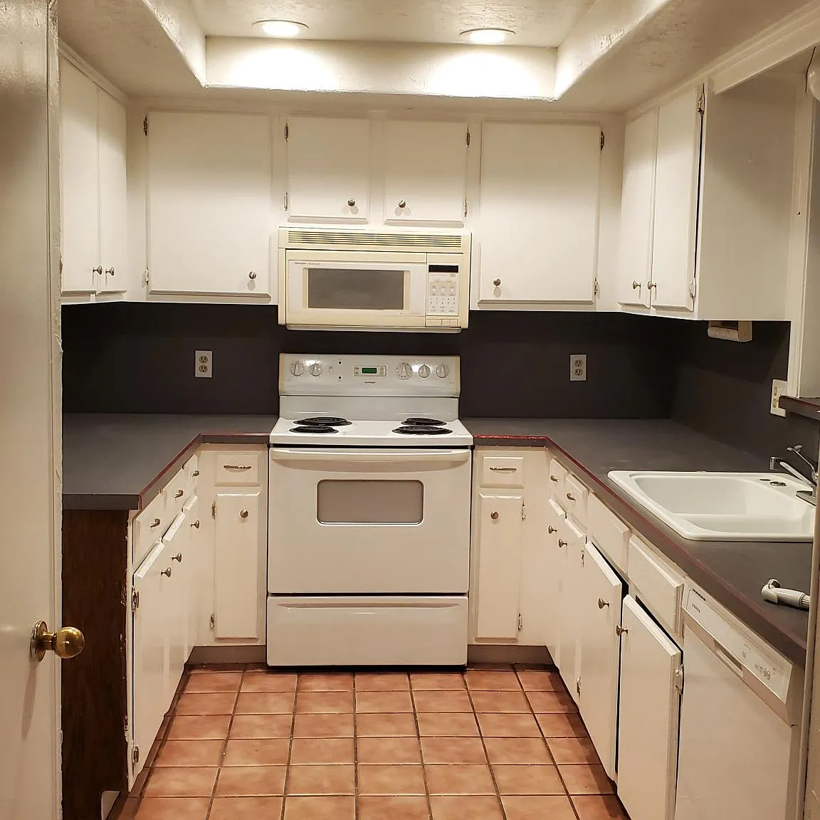 512 N Davis Ave — Photo 3