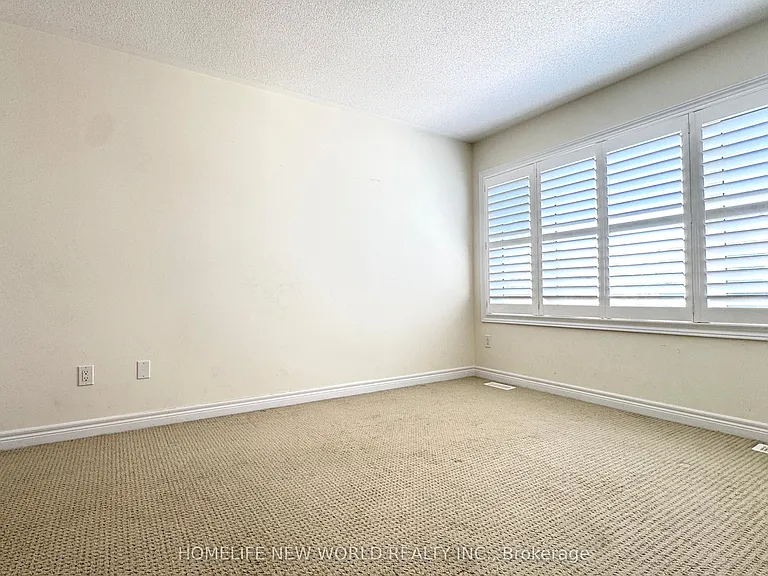 32 Falconridge Ter — Photo 14