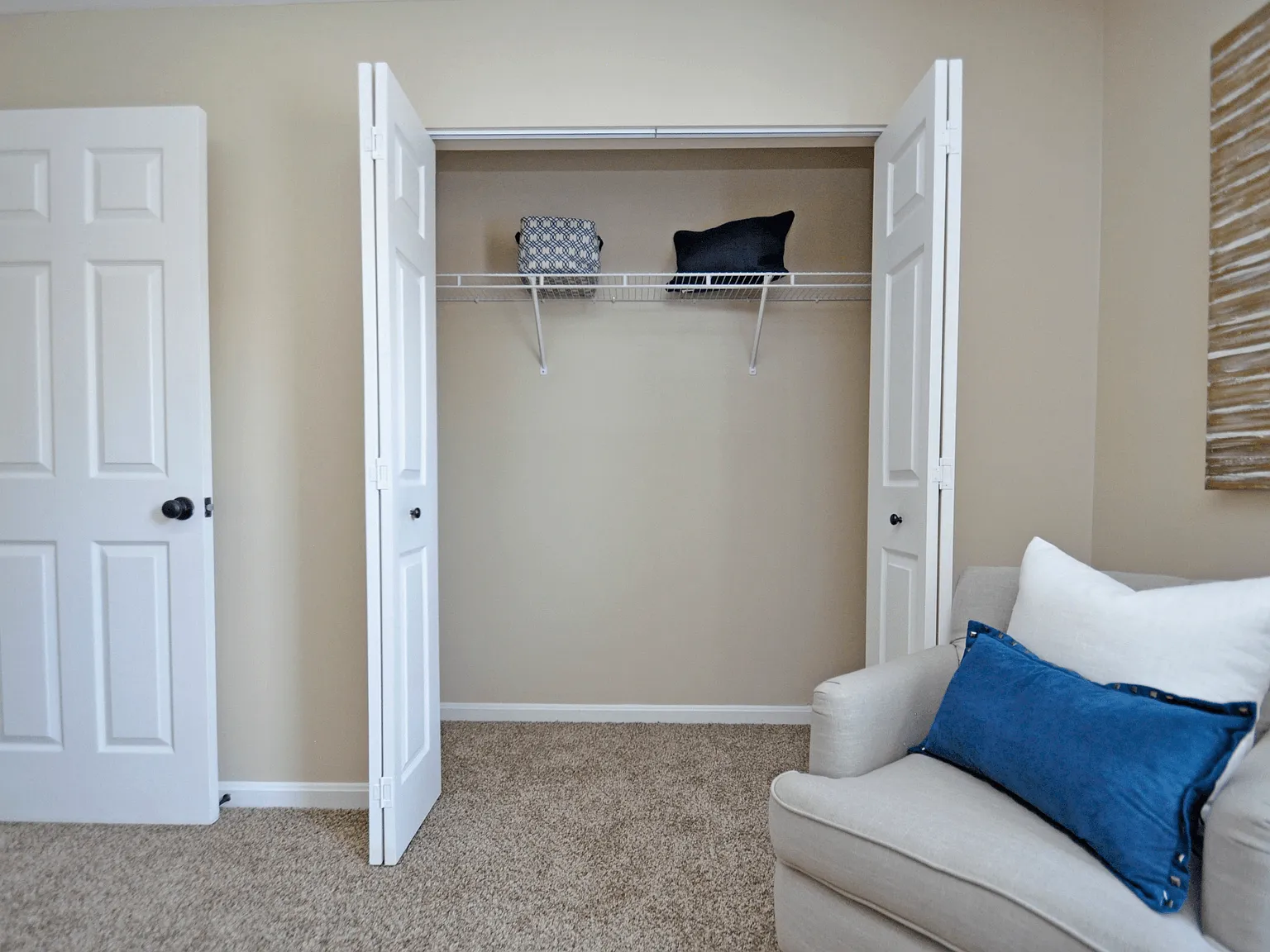 Flats at Hurstbourne — Photo 4