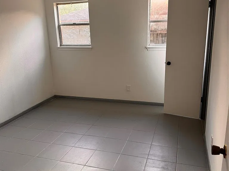 604 Briarclift Ln — Photo 12