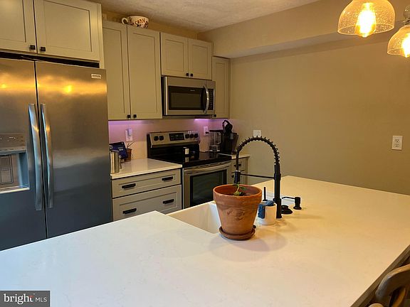 3rd image of 113 Oak Moore Ct #12