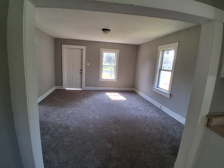 1180 N Summit Ave — Photo 8