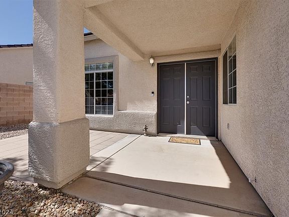 4th image of 1045 Blue Lantern Dr