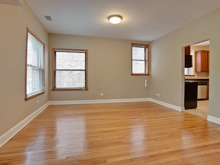 5419 S Hyde Park Blvd — Photo 2