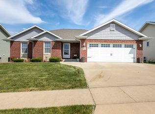 6610 S Wellington Ln, Dubuque, IA 52003