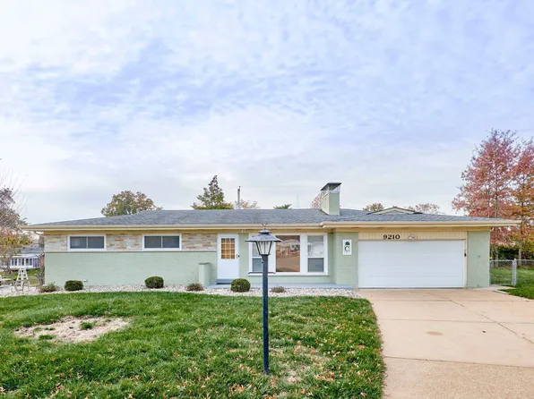 9210 Medallion Ct, Saint Louis, MO 63126