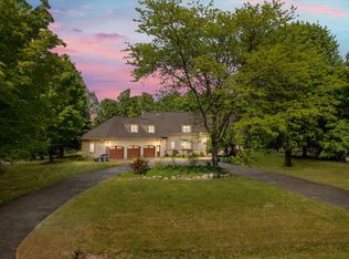 1421 Tanglewood Dr, Lapeer, MI 48446