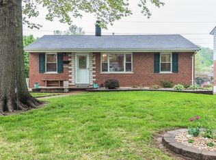 8713 Ione Ln, Saint Louis, MO 63123