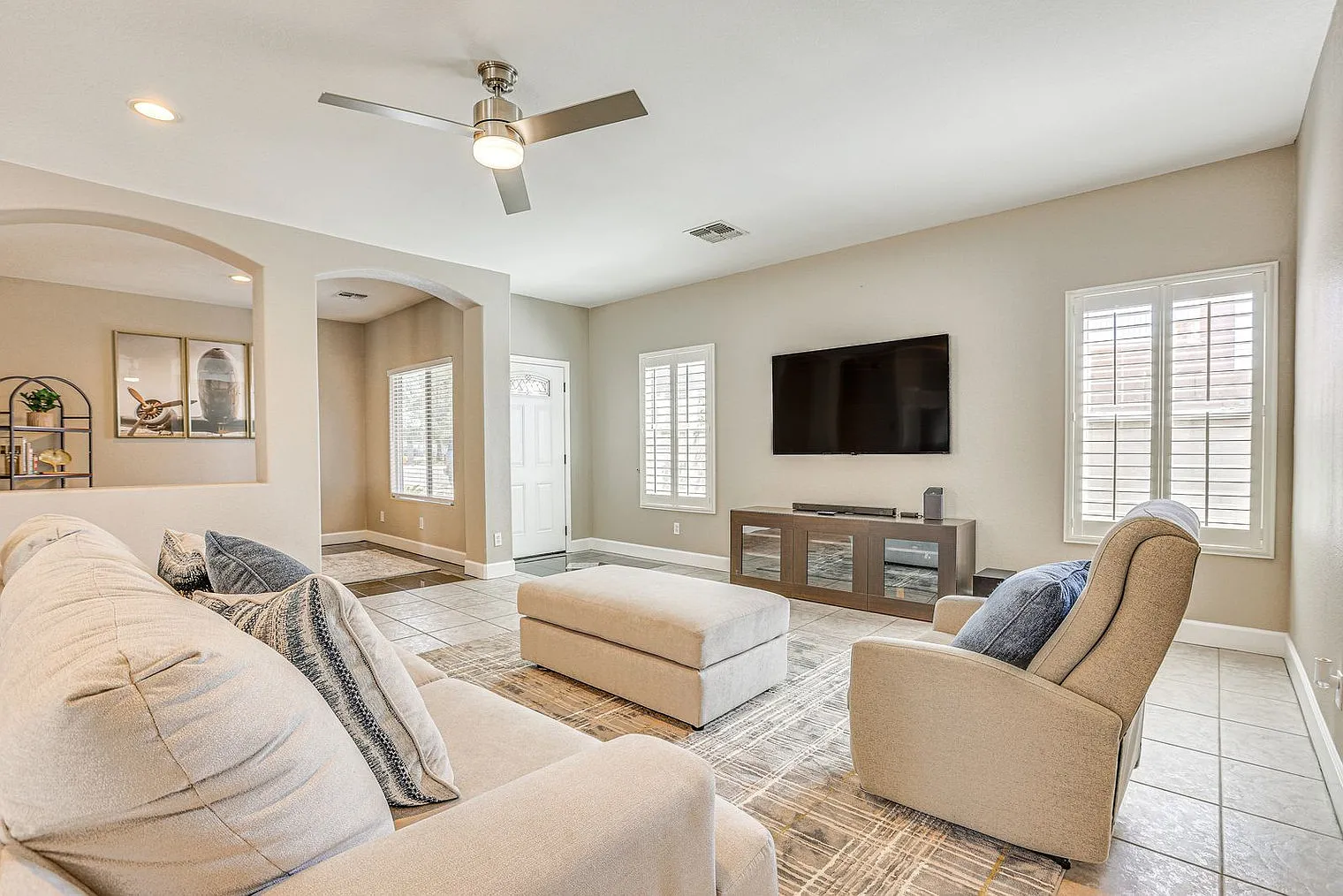 3 bed, 2.0 bath, 1668 sqft, $2,727 — Photo 1