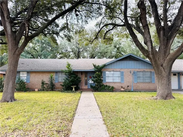329 W Flack St, Falfurrias, TX 78355