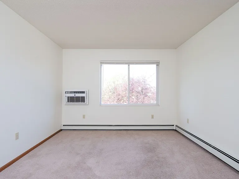 Hanley Place Senior Apartments — Photo 15