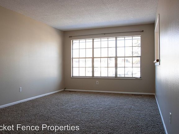 3rd image of 542 2nd St SE