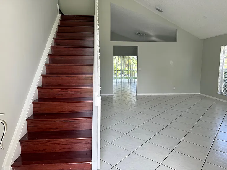 22492 Middletown Dr — Photo 4
