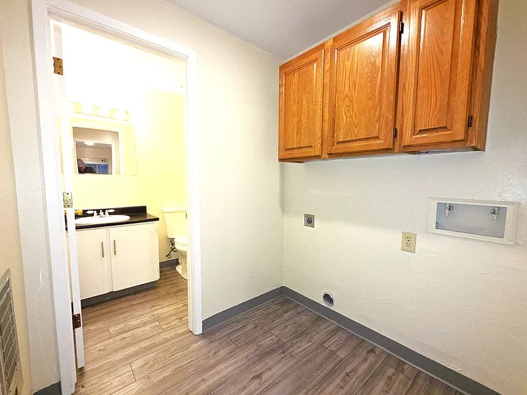1747 London Cir — Photo 9