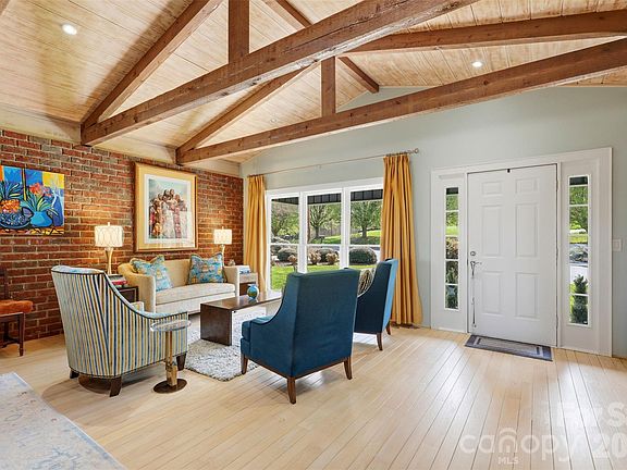 5th image of 514 Golfview Ct SE