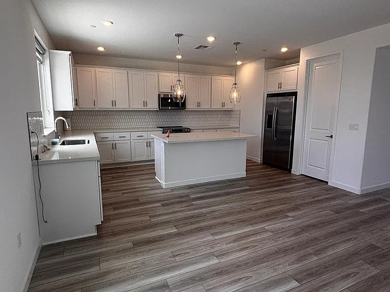 1716 Shingle Ave — Photo 2